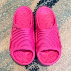 CROCS Women's Bright Pink Sandals mellow recovery slide w9 m7 worn a few times​​